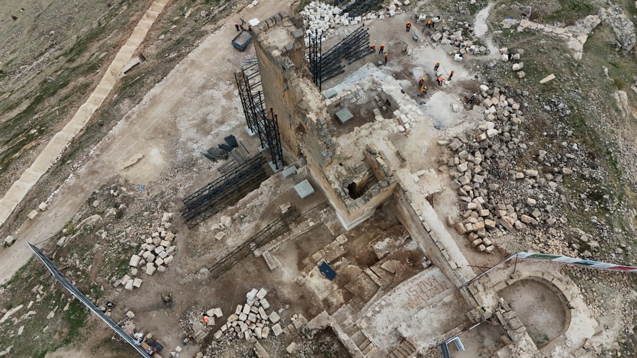 Tarihin izi sürülüyor! Zerzevan Kalesi'nde kapsamlı restorasyon