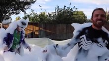 Joker & Joker Girl vs Venom In Real Life Superhero Bubble Bath Battle!
