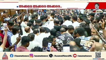 ശ്രീനിവാസന്റെ മൃതദേഹം വഹിച്ചുകൊണ്ടുള്ള വാഹനം കണ്ടനാടുള്ള വസതിയിലേക്ക് പുറപ്പെട്ടു