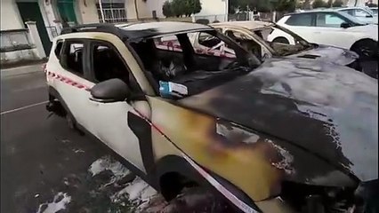 Prato, notte di incendi in più punti della città: dieci auto bruciate