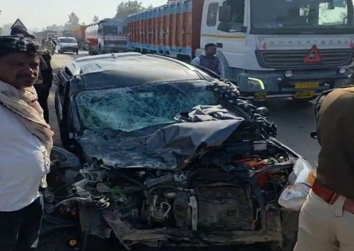 Car accident: Video: एनएच पर डीजल टैंकर से भिड़ी तेज रफ्तार कार, 1 युवक की मौत, 2 महिला समेत 4 घायल