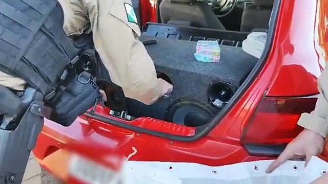 ROTAM apreende cigarros eletrônicos escondidos em caixa de som no bagageiro de veículo