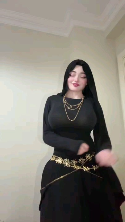 🛑Sosyal medyada “Zelal” adını kullanan bir isim, başörtüsü ve dini değerleri merkeze alan paylaşımlarla 2,3 milyon takipçiye ulaşarak dikkatleri üzerine çekti.
