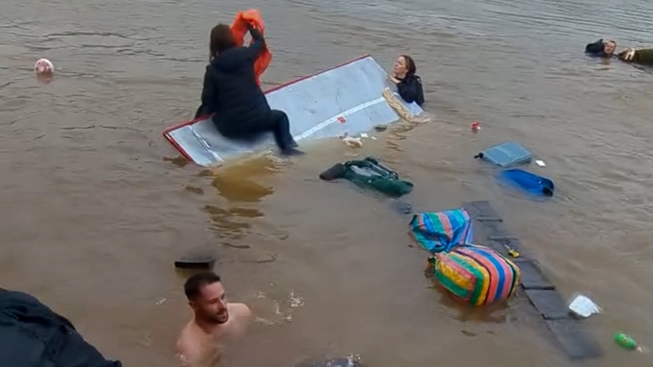 Traghetto turistico affonda sul Mekong: panico tra 120 backpacker, salvataggio all’ultimo istante in Laos