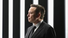 Musk Wins Reinstatement of His 2018 Pay Package as CEO