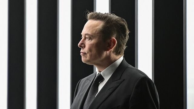 Musk Wins Reinstatement of His 2018 Pay Package as CEO