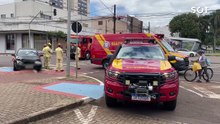 Colisão entre Corolla e Corsa deixa duas pessoas feridas no Centro de Cascavel