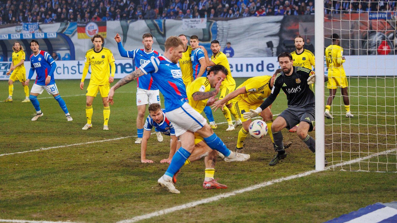 Viermal Alu: Rostock mit Pech und einem starken Uphoff
