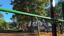 Brinquedos quebrados colocam crianças em risco na Praça Wilson Joffre, no Centro de Cascavel
