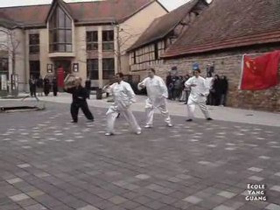 Démo plein air par l'Ecole Yang Guang