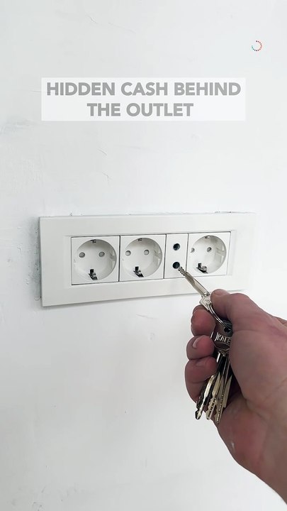 Secure your valuables the smart way 🔌💵