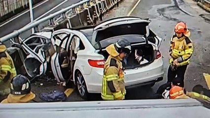 승용차 가드레일 들이받아...3명 사망·1명 중상 / YTN