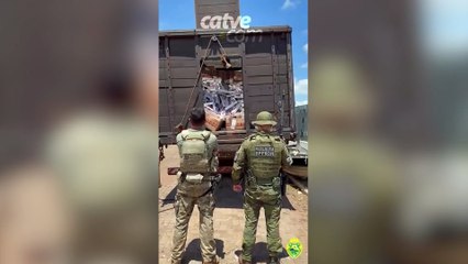 Caminhão com mais de 11 mil pacotes de cigarros contrabandeados é apreendido em Guaíra