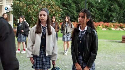 Zeynep Kızların yeni öğretmeni oluyor! Güller ve Günahlar