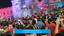Los jugadores de Estudiantes en el balcón municipal celebran en La Plata