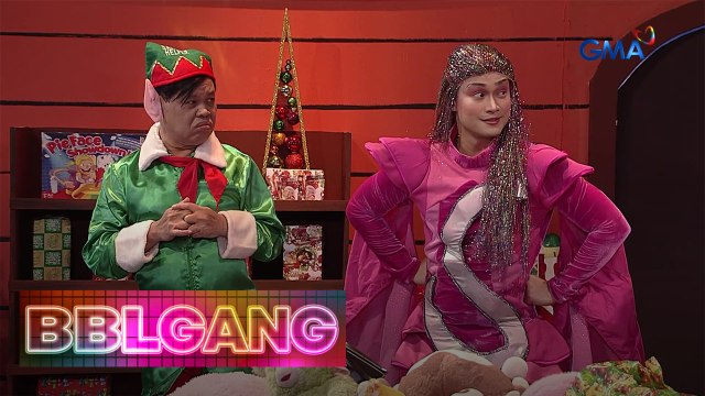 Bubble Gang: Si accla namimigay ng sapatos kahit hindi si Santa Claus!