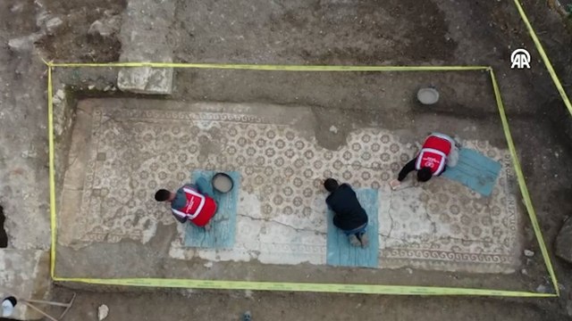 Temel kazısında Geç Antik Çağ'a ait mozaik bulundu
