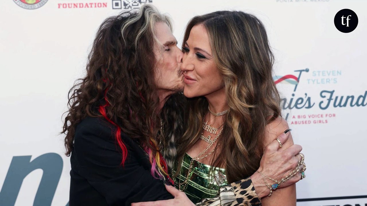 “39 ans d’écart ?!” : cette rockstar de 77 ans en couple avec une femme de 38 ans, ils font le (bad) buzz sur les réseaux sociaux