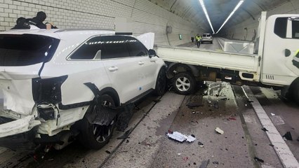 경북 칠곡 중앙고속도로 다부터널 4중 추돌...7명 부상 / YTN