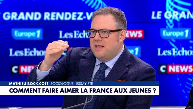 Immigration : «Il va falloir à un moment où un autre que le mot frontière ne soit plus un gros mot», assure le général Pierre de Villiers