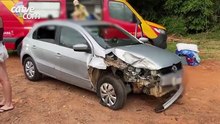 Três ficam feridos após Gol bater em carro estacionado no bairro Santa Cruz