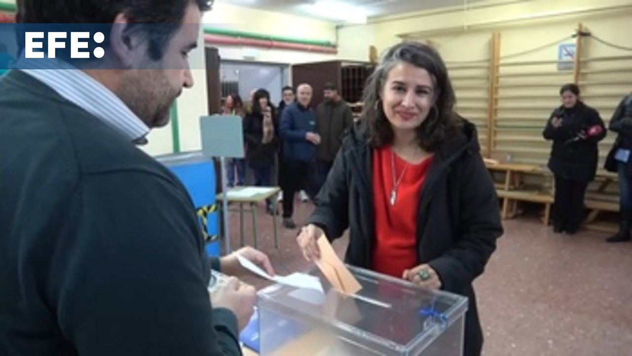 La candidata de Unidas por Extremadura, Irene de Miguel, votó en Mérida