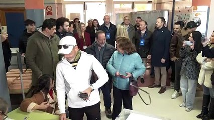 María Guardiola, candidata del PP vota en las elecciones de Extremadura