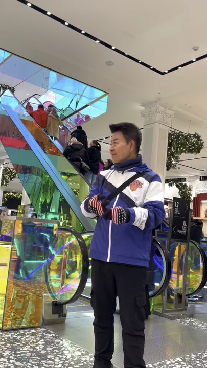 Before Christmas, Nelson Wang visited Saks Fifth Avenue. This video was filmed on December 20, 2025, at 611 5th Ave, New York, NY 10022.