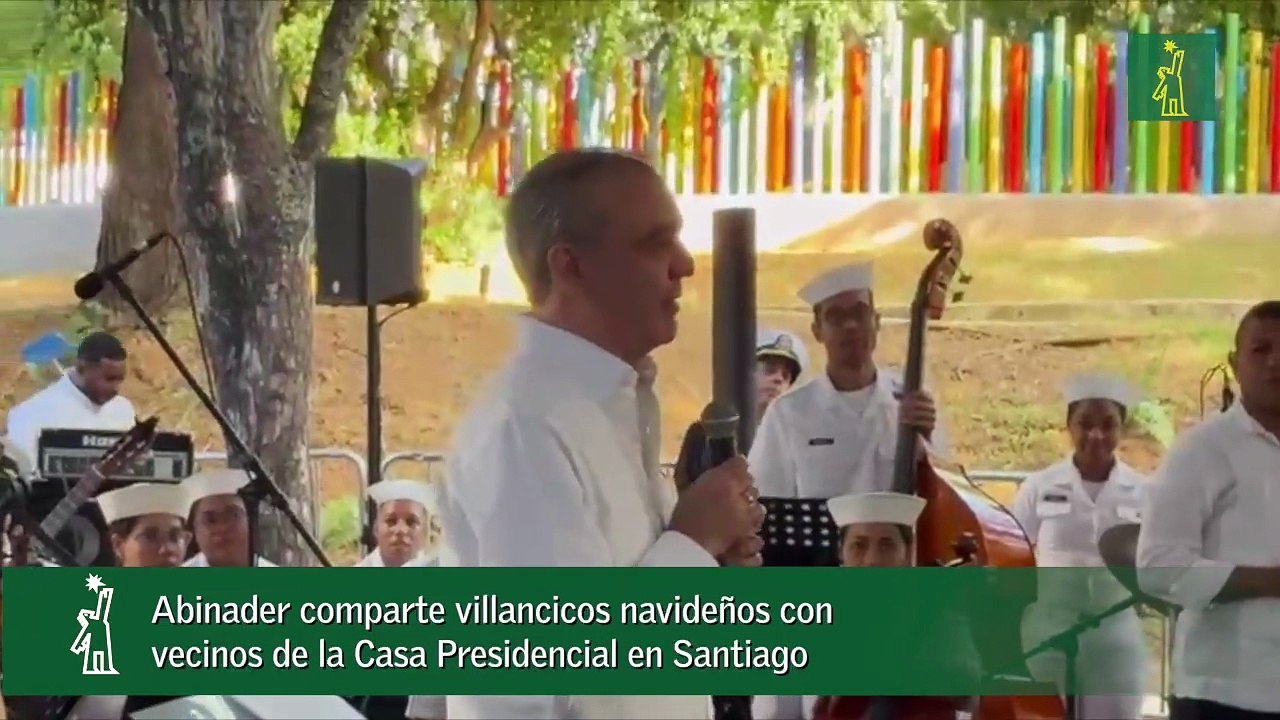 Abinader comparte villancicos navideños con vecinos de la Casa Presidencial en Santiago