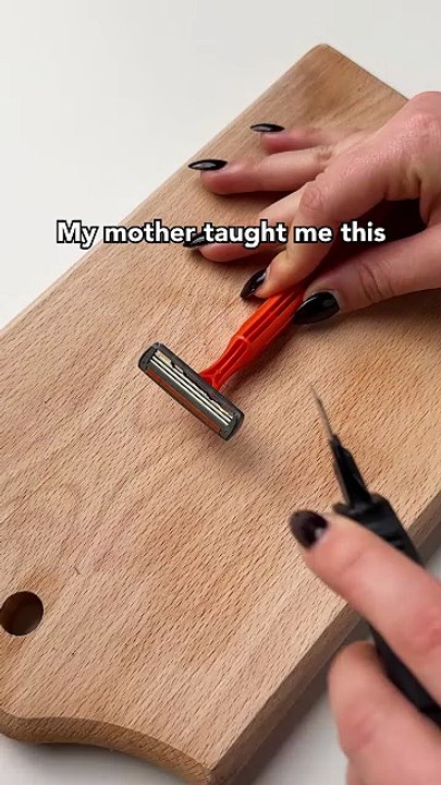 Easily remove lint from clothes at home