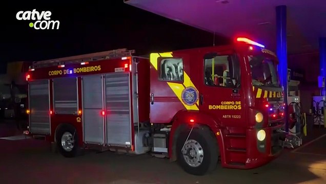Incêndio em geladeira mobiliza bombeiros em depósito anexo a posto de combustíveis