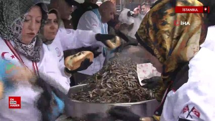 İstanbul’da Trabzonlular Derneği, vatandaşlara 1 ton hamsi ikram etti