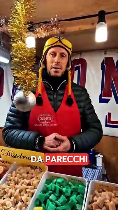 I commercianti delle casette del Villaggio di Santa Lucia