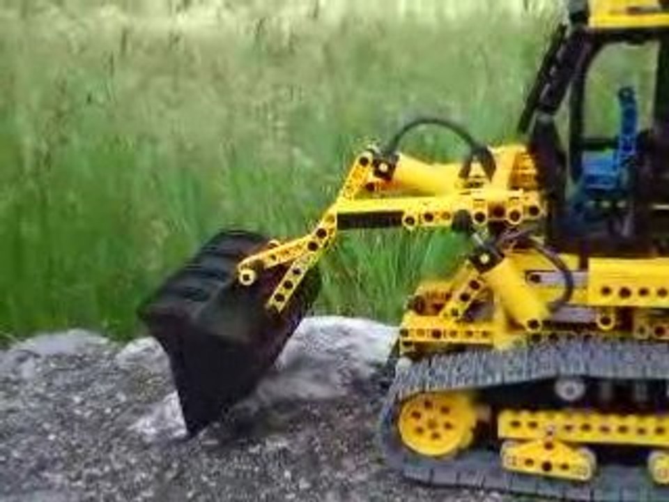 bras chargeur sur chenilles