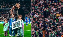Sergio Canales recibe emotivo homenaje en el Real Betis; así se desborda la afición por el jugador de Rayados