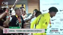 Jogadores invadem entrevista de Dorival para festejar; assista ao vídeo