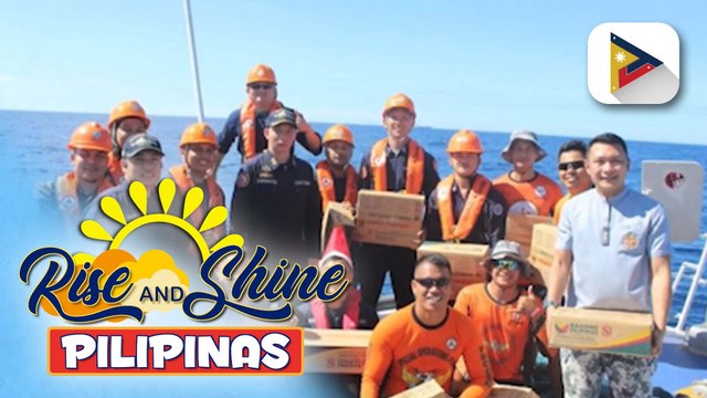 PCG, namahagi ng ayuda sa halos 100 mangingisda sa karagatang sakop ng Zambales