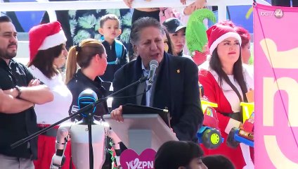 Santa Claus “aterriza” en Valle de los Molinos: Policía de Zapopan reparte juguetes