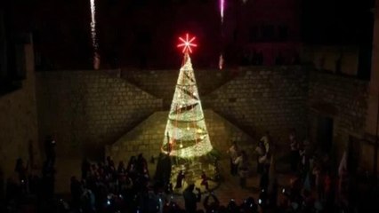 Primer árbol de Navidad encendido en Siria tras 14 años de conflicto