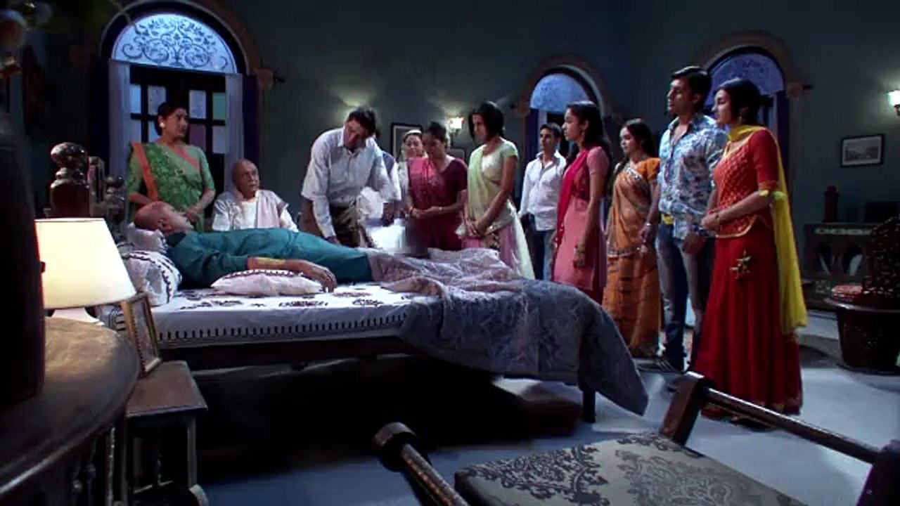 Saraswatichandra S01E10 Vidyachaturs family is thankful Full Episode