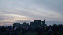Le celebrazioni per il solstizio d'inverno a Stonehenge: in migliaia si sono radunati all'alba