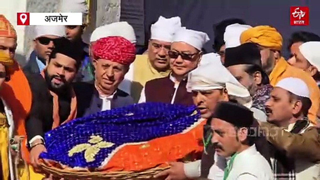 अजमेर शरीफ में पेश की गई PM मोदी की तरफ से भेजी गई चादर, किरेन रिजिजू ने पीएम का पैगाम पढ़कर सुनाया