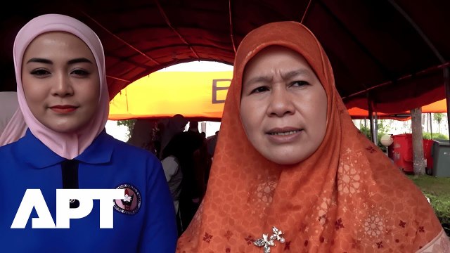 Indonesian Women Cook 2.5 Tonnes of Rendang Beef to Help Flood Victims in Sumatra | APT