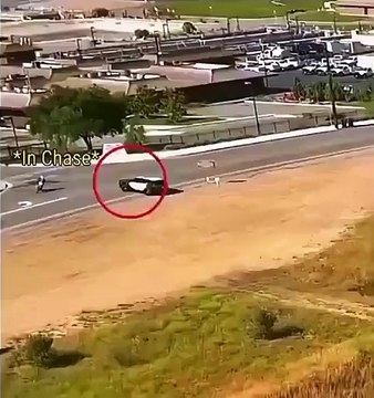 GTA IRL biker escapes police with an epic stunt