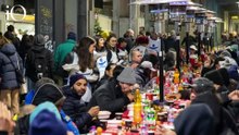 Elodie serve la cena di Natale ai senzatetto di Milano