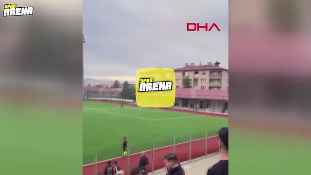 Amatör Lig maçını çatıda uzanarak izledi; o anlar kamerada