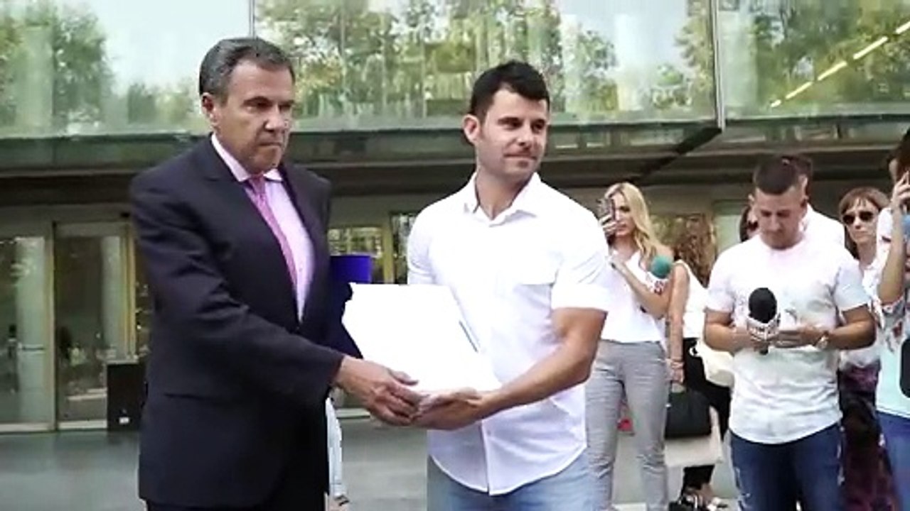 Javier Santos tira la toalla en su lucha por ser reconocido hijo de Julio Iglesias