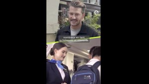 ✈️ Oui, les stewards dorment dans l’avion ! À bord, l’équipage dispose de couchettes discrètement installées sous vos pieds ou au-dessus de votre tête.�Ces temps de repos ne sont pas un luxe : ils sont obligatoires et réglementés, pour permettre aux ste