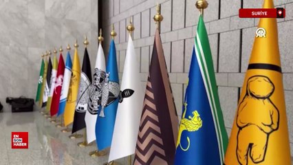 Suriye’deki geçmiş medeniyetleri temsil eden bayraklar Fidan ve Şeybani’nin basın toplantısında sergilendi