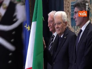 Mattarella consegna la Bandiera tricolore agli atleti olimpici di Milano-Cortina